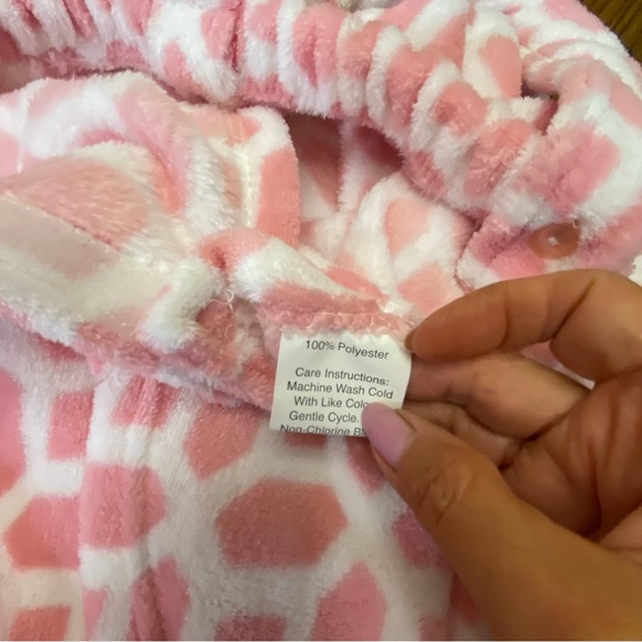 Mini spa day, bath wrap, shower gel, hand and face mask. - Picture 5 of 5